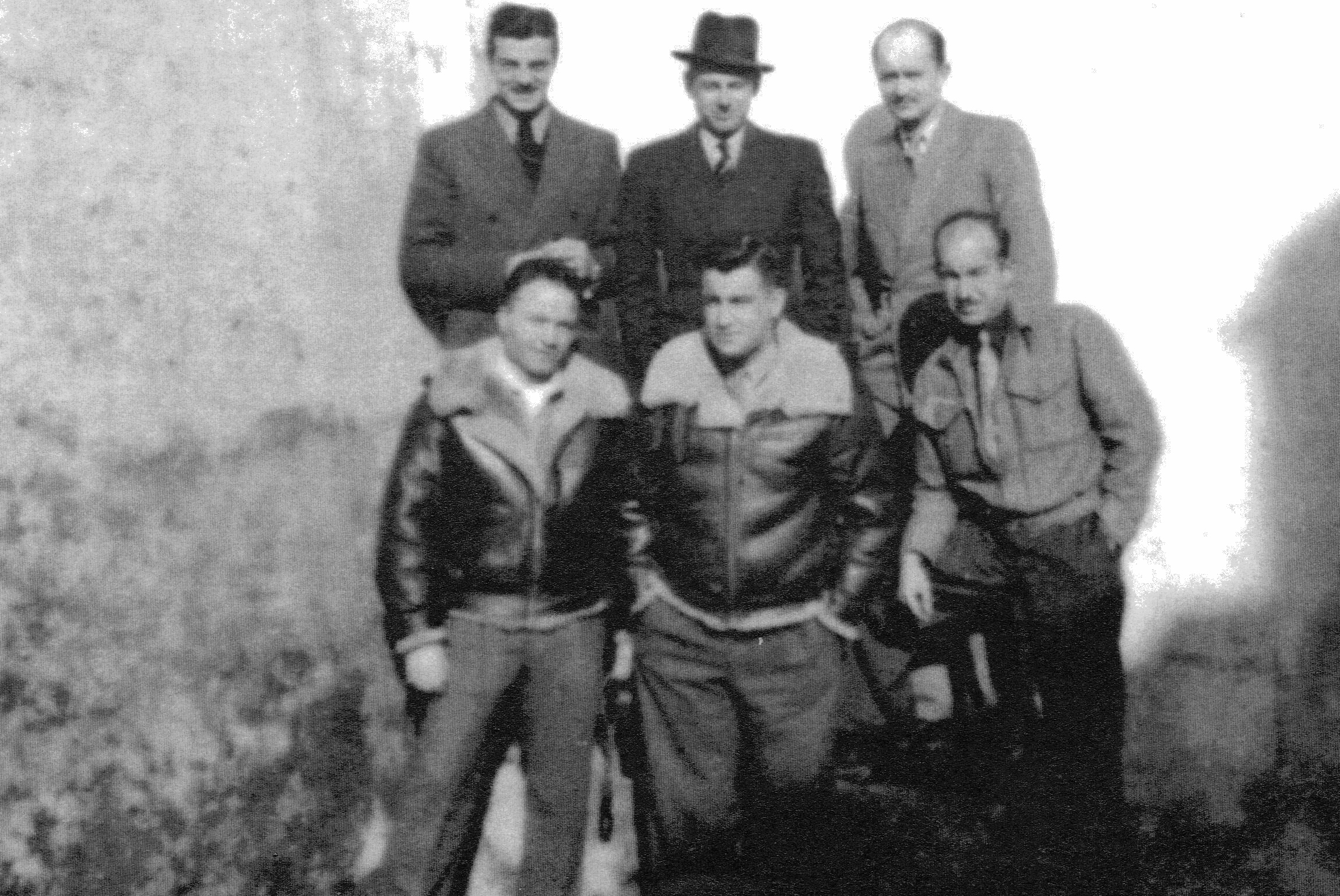 American airmen in Elvas. Moeller is on the back with a civilian suit and a hat. 