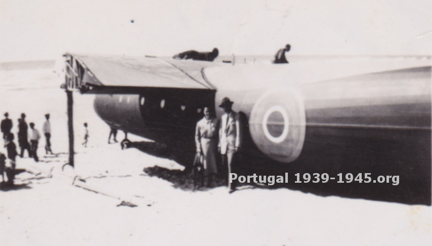 Os aviões caídos eram local de peregrinação  <br /> <span style="font-size: x-small">(Foto: Colecção pessoal) </span>