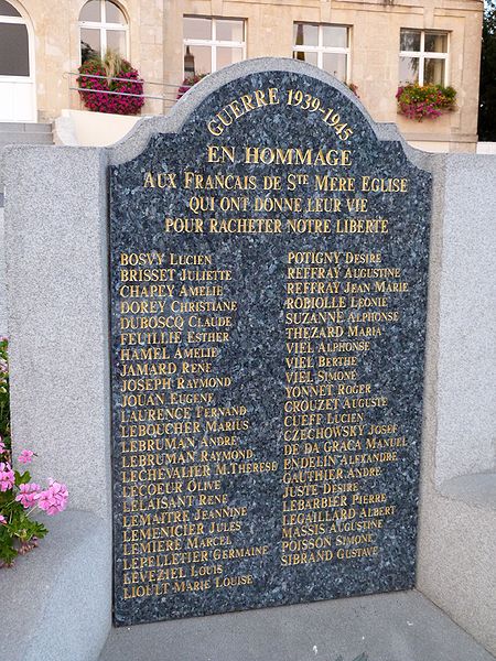 Monumento que recorda os mortos civis de Sainte-Mère-Église