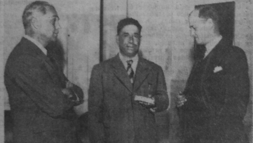 Quirino de Carvalho, captain of the Portuguese Albufeira, being honored at the US Legation in Lisbon, Portugal - (Picture: O Século)