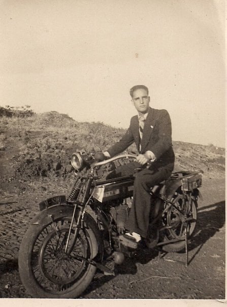 Joseph Freitas na Normandia em 1944 --- Joseph Freitas in Normandy in 1944