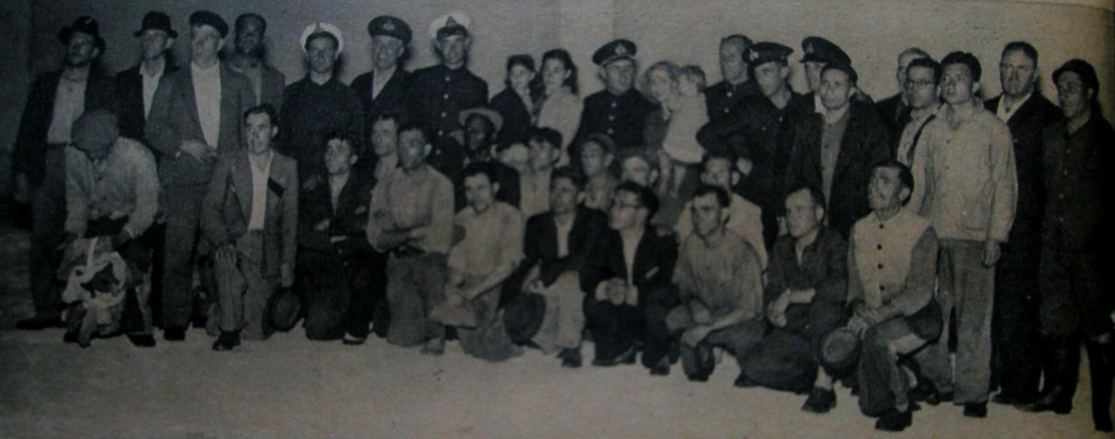  Crew and passengers of the "Corte Real" 